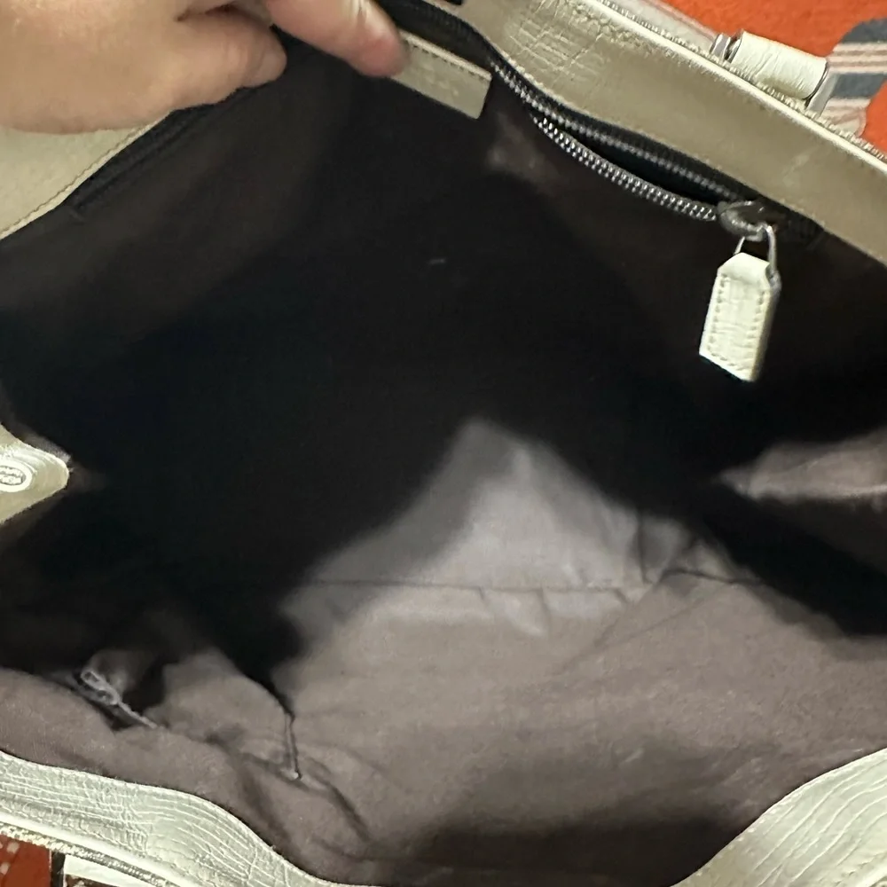 GUCCI ❤️🌟BEIGE MONOGRAM TOTE ⭐️ - Picture 8 of 10